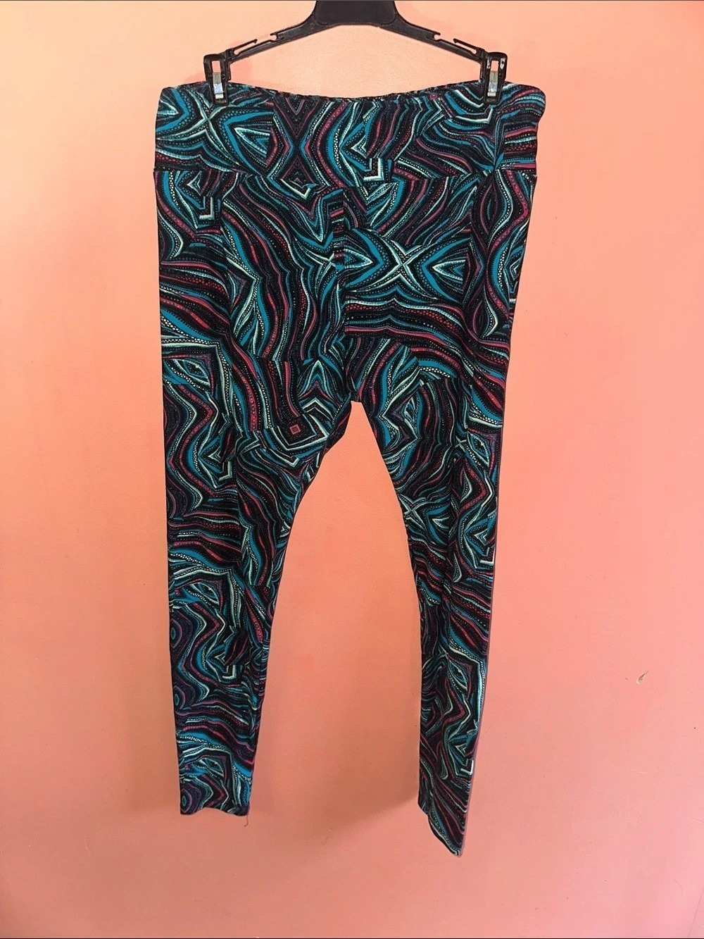 LuLaRoe Patterned Leggings Tall & Curvy